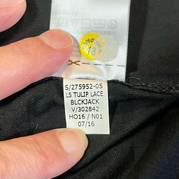 Old Navy Tulip Hem Slide Slits Lace Top Medium - Picture 13 of 13